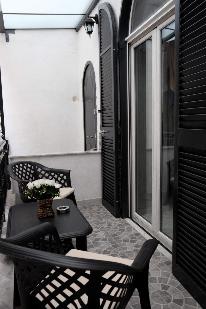 Casa Vacanze Sannazzaro 70 Naples Exterior photo